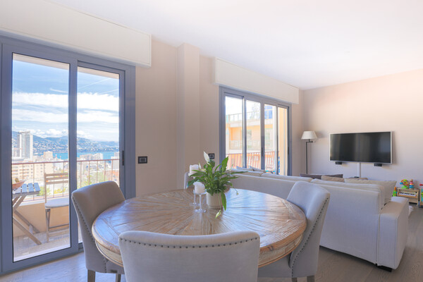 RENOVATED 3-BEDROOM APARTMENT WITH SEA VIEW