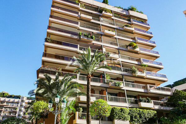 SPACIEUX APPARTEMENT A RENOVER