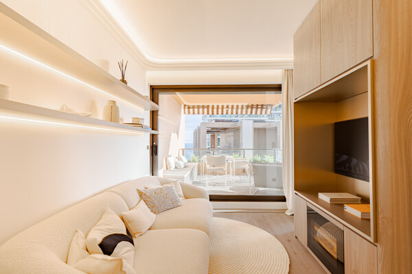 MAGNIFICO APPARTAMENTO RISTRUTTURATO CON VISTA SUL MARE