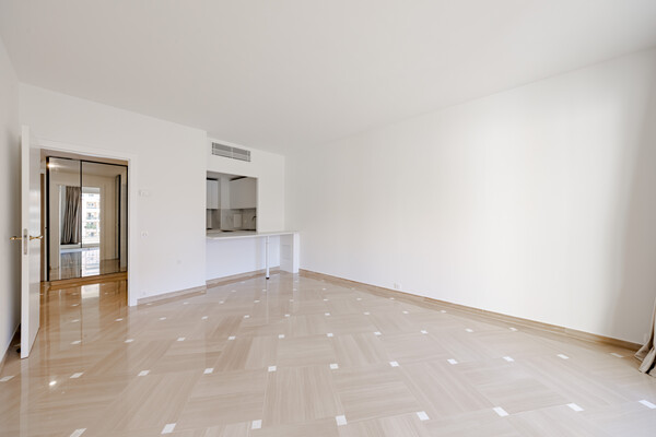 SPACIOUS 2-PIECE WITH GOOD PERFORMANCE
