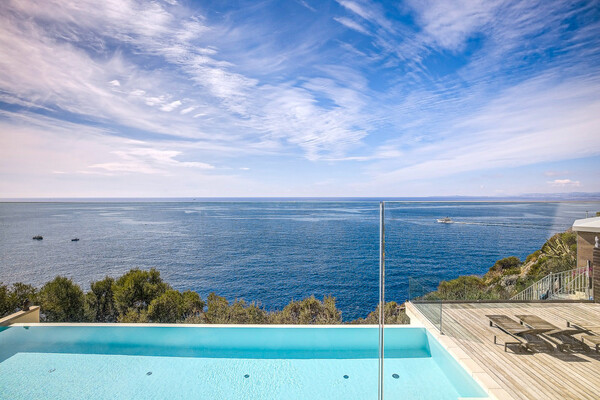 MAGNIFIQUE APPARTEMENT À VENDRE À BEAULIEU-SUR-MER