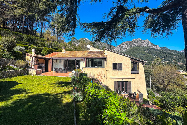 ESCAPE BETWEEN SEA AND MOUNTAINS