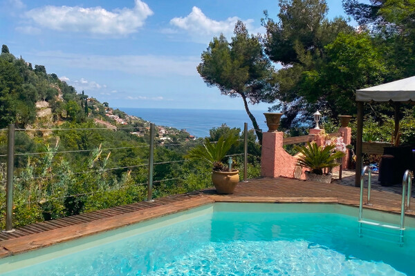 VILLA LUMINEUSE AVEC PISCINE ET JARDIN