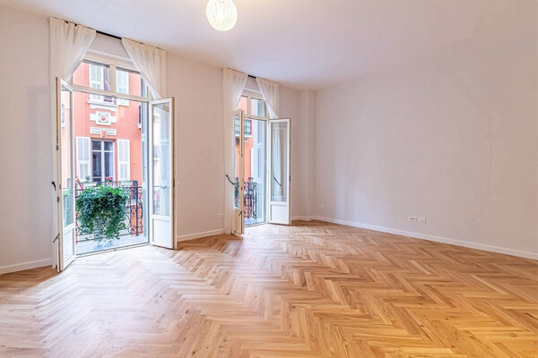 SOUS OFFRE - MANGIFIQUE 3 PIECES RENOVE DANS  LE COEUR DE LA CONDAMINE - AVEC CAVE