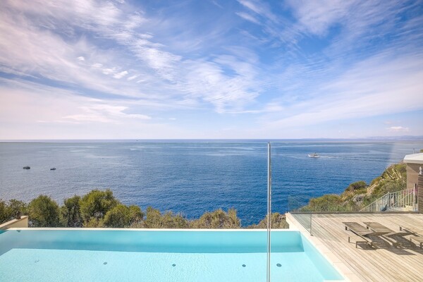 MAGNIFIQUE APPARTEMENT À VENDRE À BEAULIEU-SUR-MER