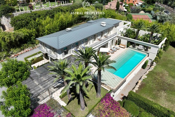 MAGNIFIQUE VILLA A DEUX PAS DE MONACO