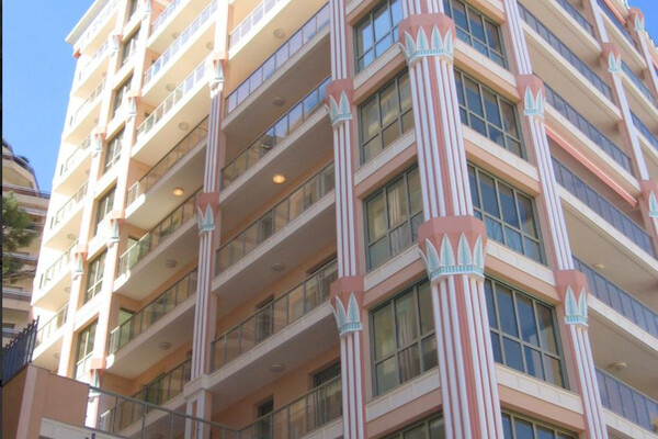 SALE OF A BEAUTIFUL STUDIO WITH PARKING IN LA VILLAS DES PINS