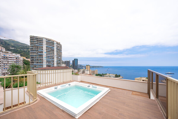 Villa Annonciade — Triplex Penthouse with Private Rooftop, Panoramic Sea View