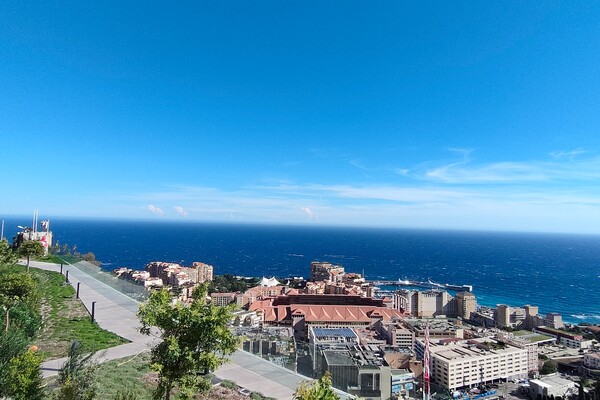 Very nice apartment in a prestigious building