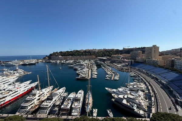 PORT - Beau Rivage - Exceptionnel 3 pièces avec vue sur le Circuit
