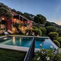 Magnificent renovated architect-designed villa with superb sea views! - Photo 1