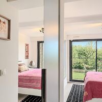 Magnificent renovated architect-designed villa with superb sea views! - Photo 30