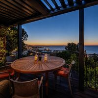 Magnificent renovated architect-designed villa with superb sea views! - Photo 2