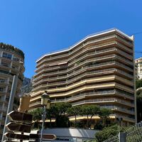Esclusiva: studio ad uso misto sul porto di Monaco