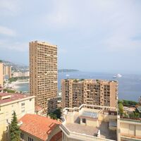 Refurbished penthouse with panoramic sea view
