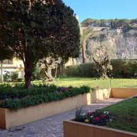 FONTVIEILLE - COMMERCIAL PREMISES WITH SHOW WINDOW FOR SALE