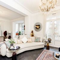 Magnificent apartment in a bourgeois building