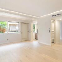 Santa Monica - Renovated 2-Room Flat - Ideal For Investment