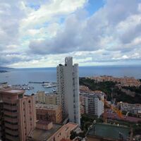 MAGNIFICENT 3/4 ROOM APARTMENT WITH DOUBLE EXPOSURE AND SEA VIEW