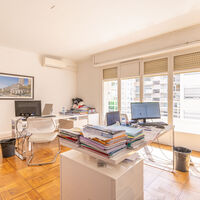 BEAUTIFUL SPACIOUS 3-ROOM OFFICE - GOOD INVESTMENT