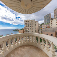Superb 6 room apartment on a high floor, panoramic sea view