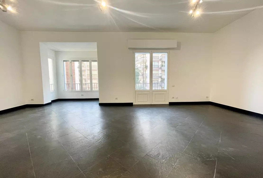 SUPERBE APPARTEMENT ENTIEREMENT RENOVE