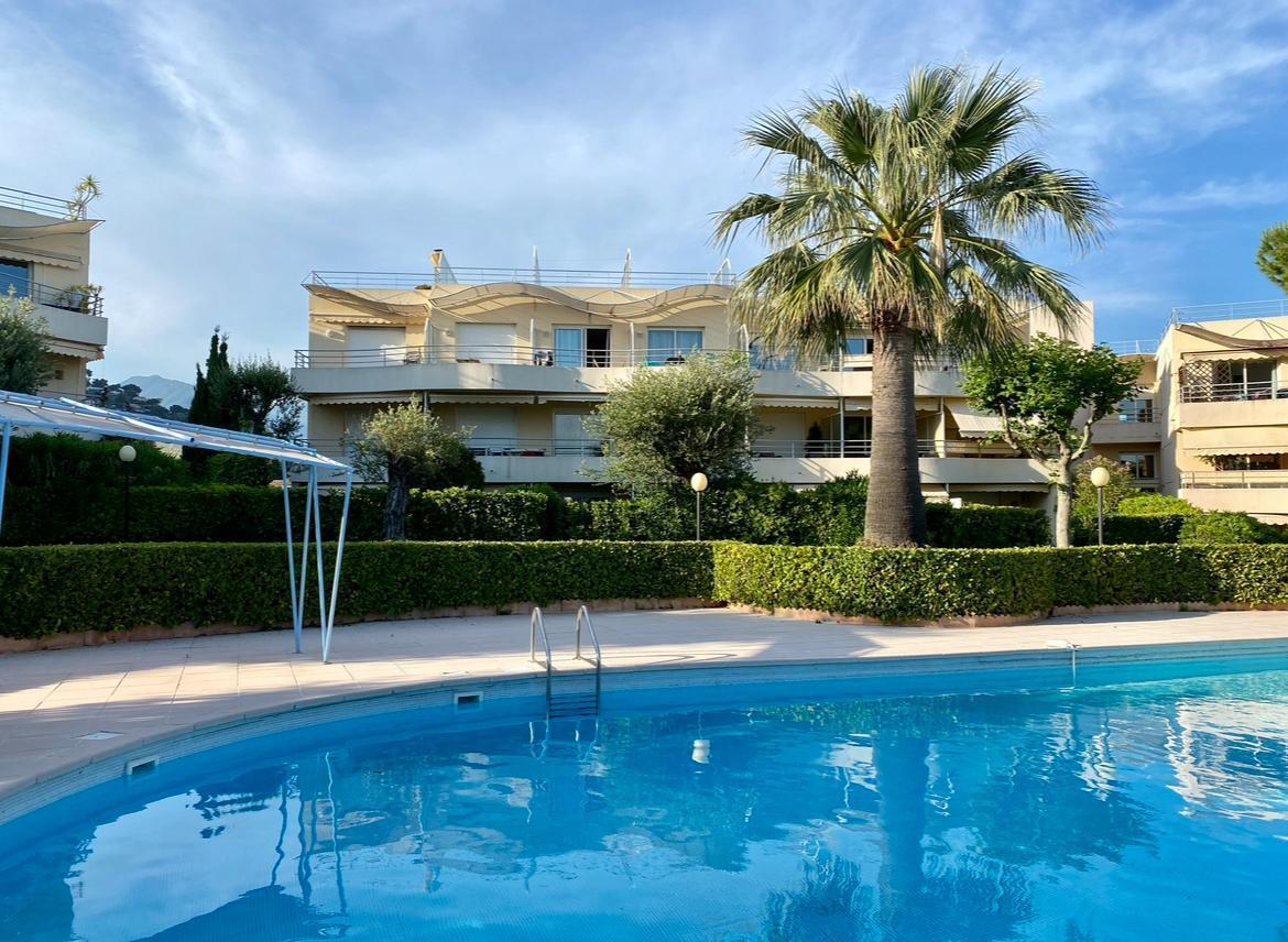 Superbe appartement traversant dans le Plateau du Cap Martin